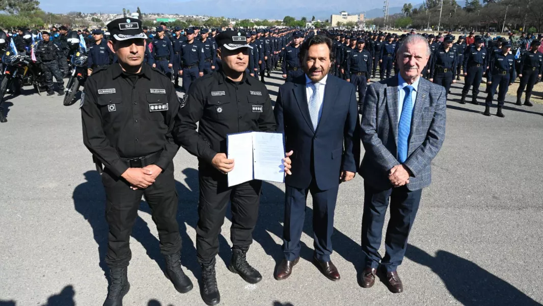 Sáenz fortalece a la policía de salta con 151 nuevos móviles y 300 agentes