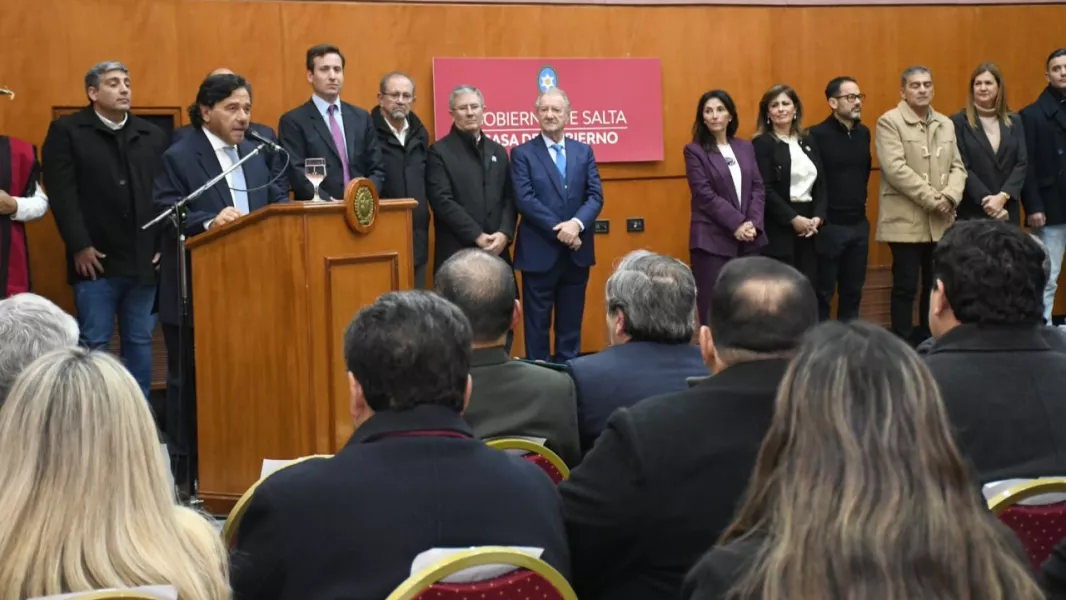 23969-saenz-tomo-juramento-al-nuevo-ministro-de-seguridad-y-justicia-nicolas-avellaneda.webp 23969-saenz-tomo-juramento-al-nuevo-ministro-de-seguridad-y-justicia-nicolas-avellaneda.webp