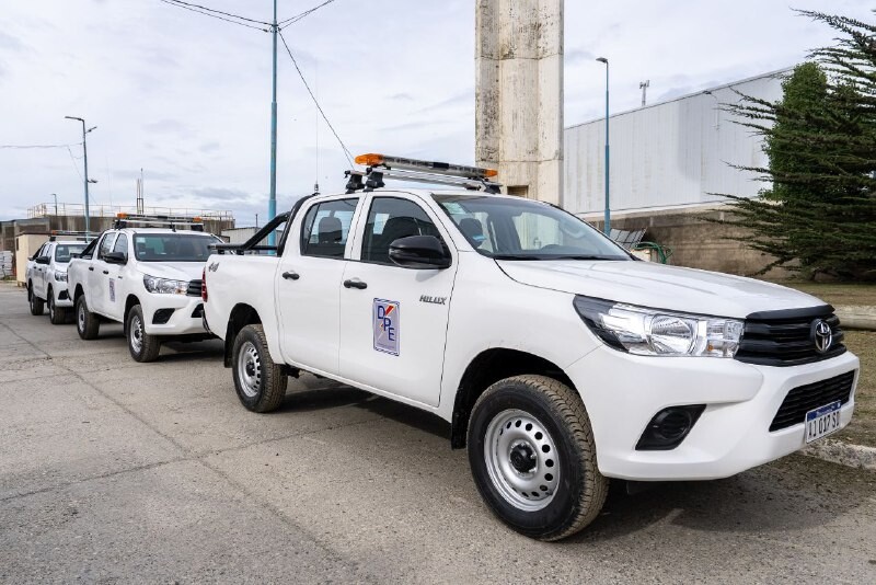 EL GOBIERNO PROVINCIAL INCORPORÓ CUATRO NUEVAS CAMIONETAS PARA LA DIRECCIÓN PROVINCIAL DE ENERGÍA