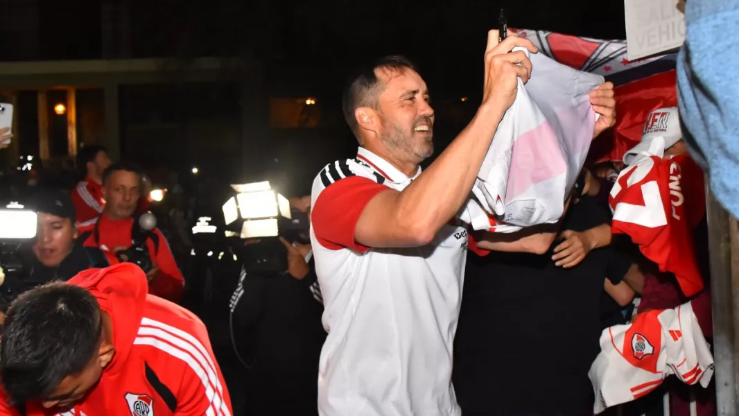 River llego a Salta recibido por una multitud