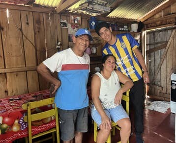 243708.jpg Cristian, el abanderado de Andresito que estudia, trabaja y sueña con sacar a sus padres adelante