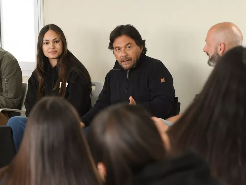 24854-el-gobernador-saenz-en-potencia-argentina-.webp