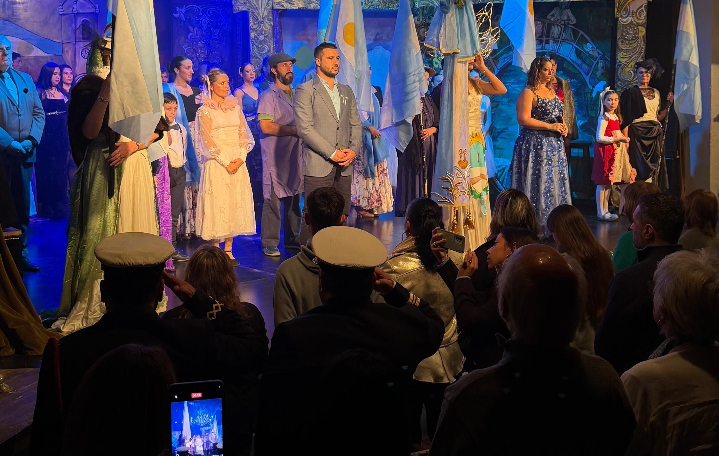 “La solidaridad de nuestra comunidad le va a ganar a la indiferencia”, expresó el Intendente en la Gala patriótica