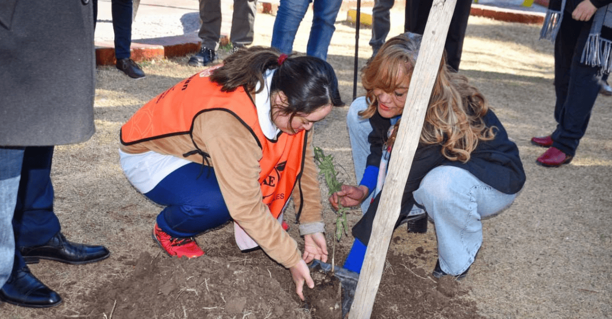 Estudiantes de 25 de Mayo renovaron su compromiso con el ambiente en el Día del Árbol