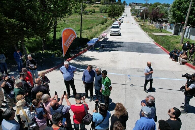SE INAUGURO EL PAVIMENTO DE CALLE 25 DE MAYO Y TACUARÍ