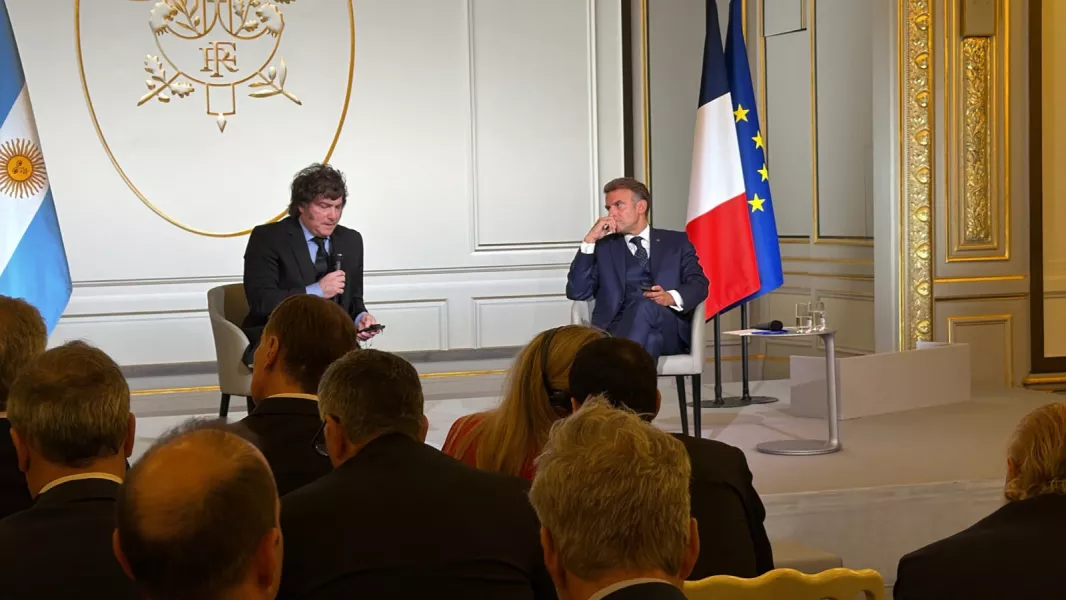 25167-saenz-participo-del-encuentro-con-macron-para-promover-nuevas-inversiones.webp