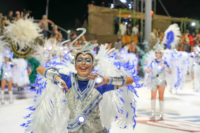 LA NOCHE INAUGURAL DE CARNAVALES EN CORRIENTES SE VIVIÓ A PLENO