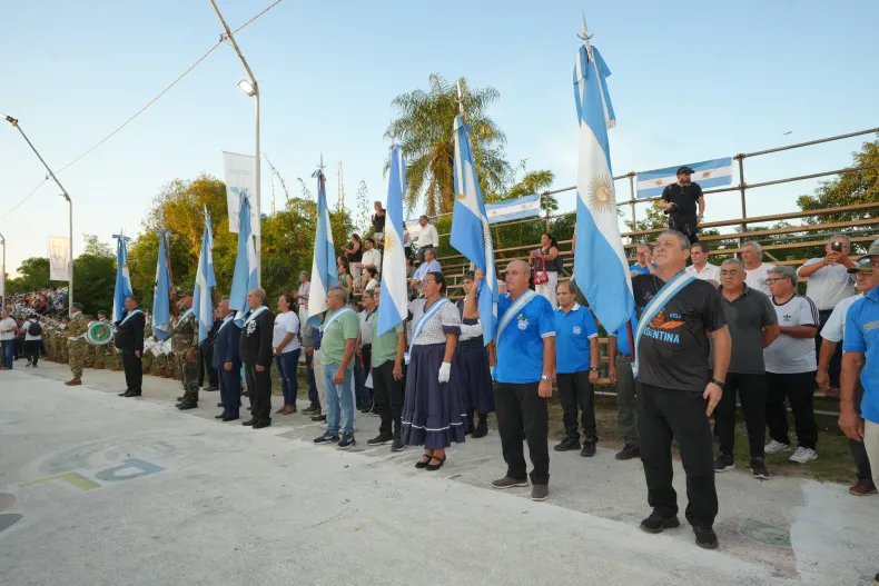CON LA PRESENCIA DEL GOBERNADOR VALDÉS –  ASÍ SE DESARROLLÓ EL ACTO EN CONMEMORACIÓN DEL 2 DE ABRIL EN ITUZAINGÓ CTES.