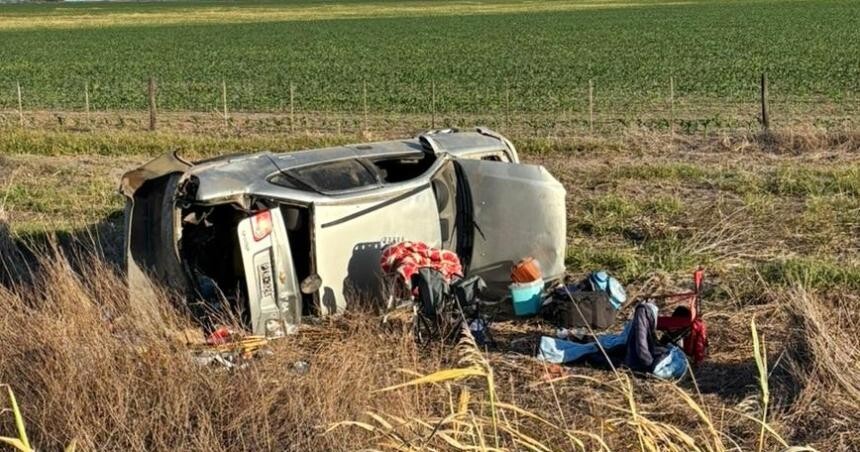 299277.jpg Accidente: auto volcó con una familia