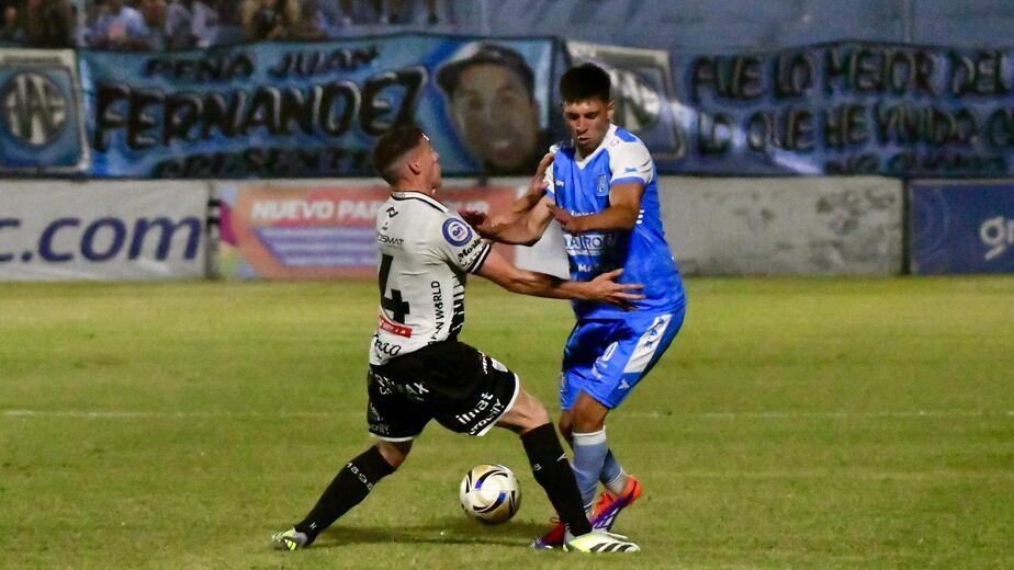 Río Cuarto de fiesta: Estudiantes ganó y juega la final por el ascenso a la liga profesional.