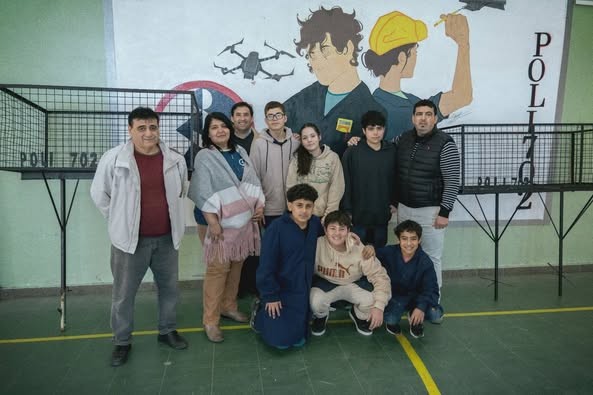 LA MUNICIPALIDAD DE RAWSON Y ESTUDIANTES DE LA ESCUELA POLITÉCNICA REALIZAN CESTOS RECICLADOS PARA MEJORAR LA GESTIÓN DE RESIDUOS