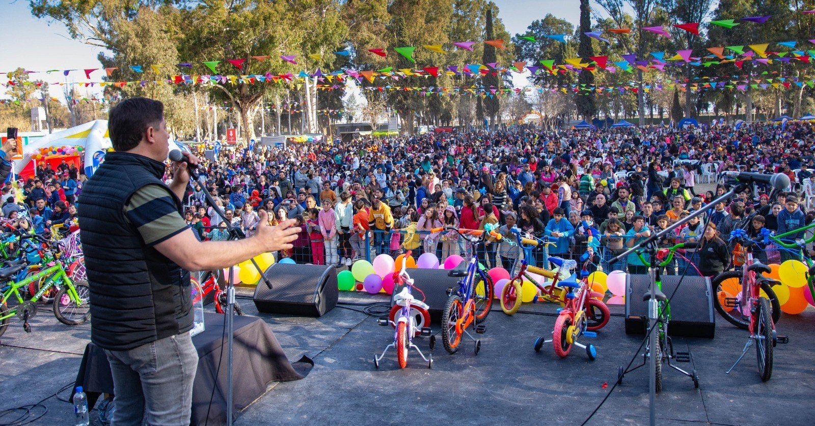 Santa Lucía celebra el Día del Niño con una gran fiesta en el Camping Don Bosco