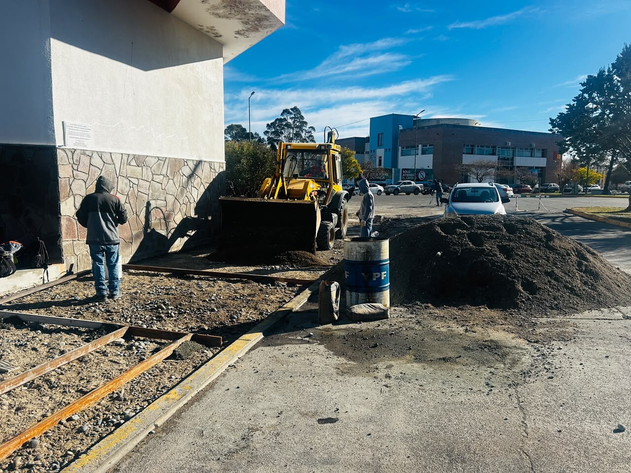 Avanza la puesta en valor del Centro Cultural José Hernández y la recuperación de sus veredas Avanza la puesta en valor del Centro Cultural José Hernández y la recuperación de sus veredas