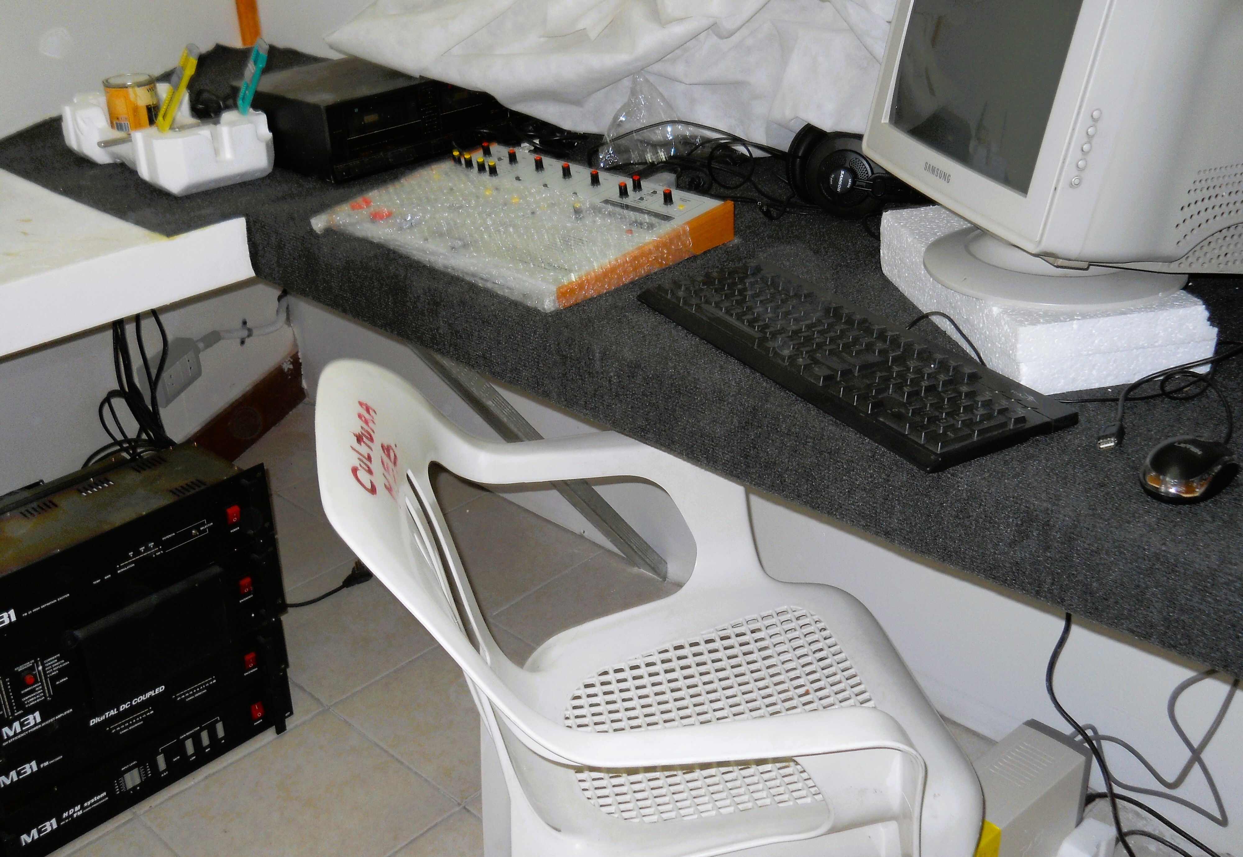 31 octubre 2015 inaugura FM 87_9 cabina tecnica.JPG