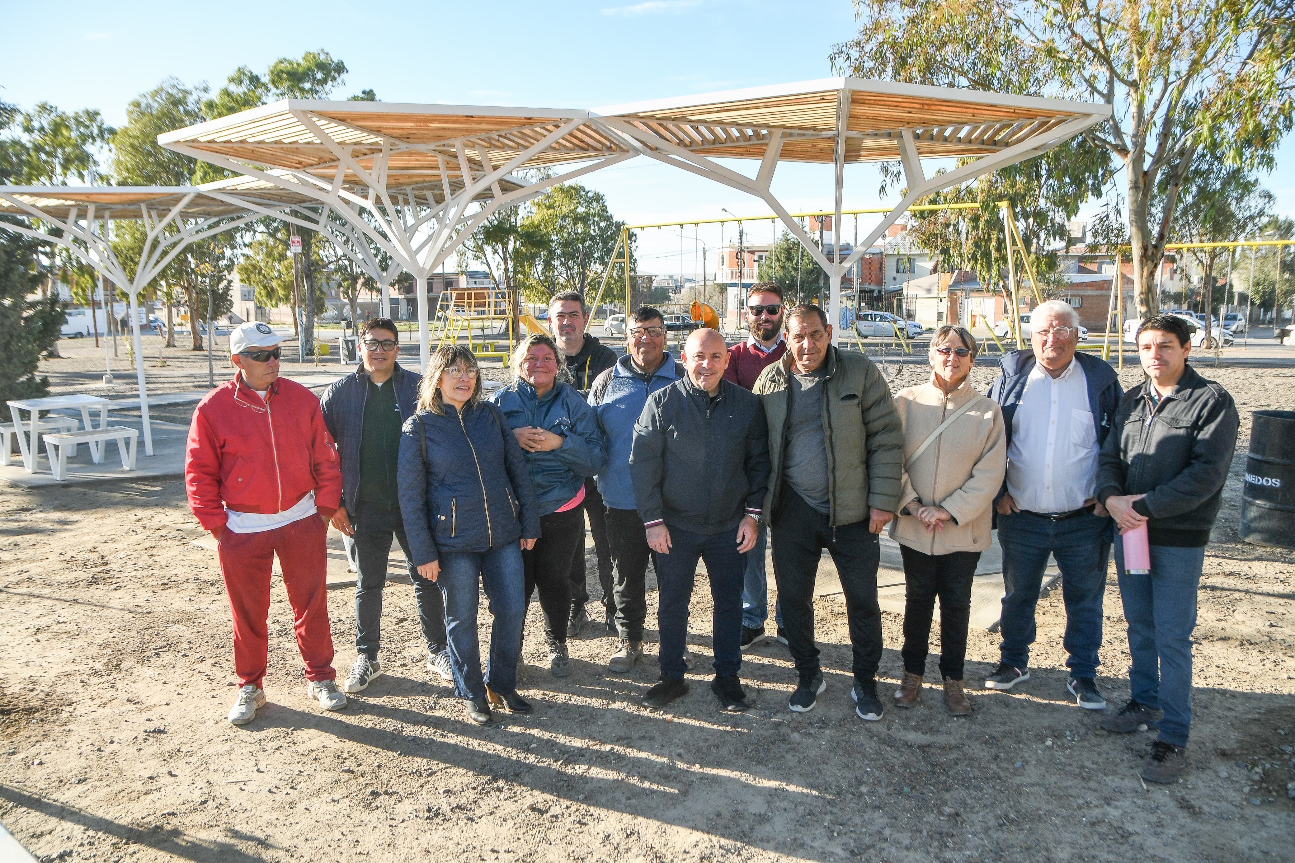 Sastre recorrió los trabajos de readecuación de la Plaza Thompson