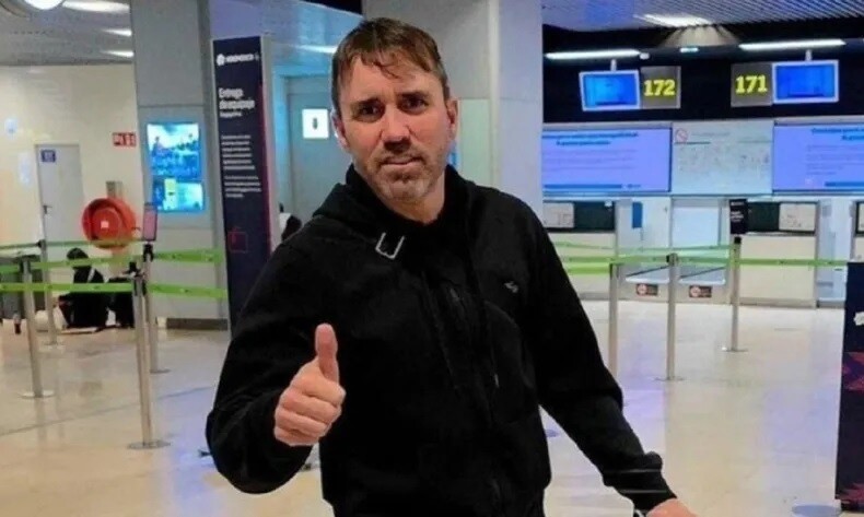 3.jpg Coudet llegó al país para asumir en River y bromeó con los que lo fueron a buscar: «Los hice madrugar»