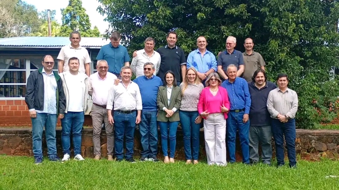 La foto de la reunión y la realidad de los municipios: obras pendientes, reclamos y problemas con el agua
