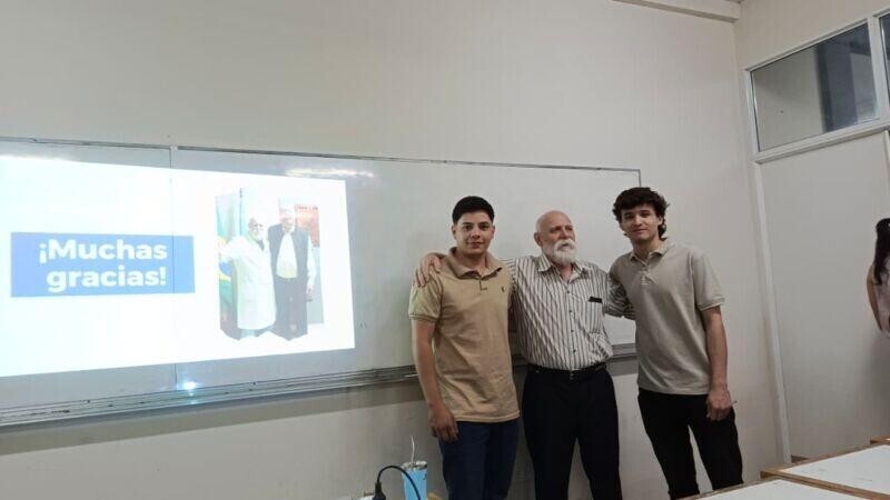35d454f5-e304-4e83-881a-63441867fd6e.jpg Estudiantes universitarios destacaron en un trabajo de investigación académica la labor educativa de José Yorg en la UNaF