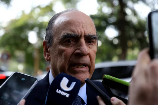 «7.000 millones de pesos en concepto de Adelanto del Tesoro Nacional a la provincia de Chubut» y «5.000 millones de pesos a Río Negro para la reconstrucción de viviendas».