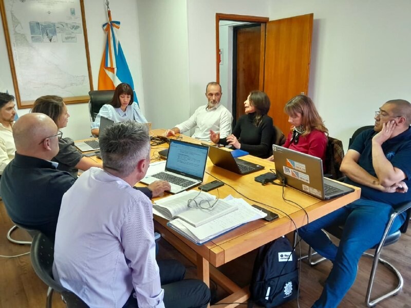 “LA INDUSTRIA FUEGUINA VIENE REALIZANDO UN ESFUERZO SIGNIFICATIVO PARA SOSTENER SU ACTIVIDAD” “LA INDUSTRIA FUEGUINA VIENE REALIZANDO UN ESFUERZO SIGNIFICATIVO PARA SOSTENER SU ACTIVIDAD”