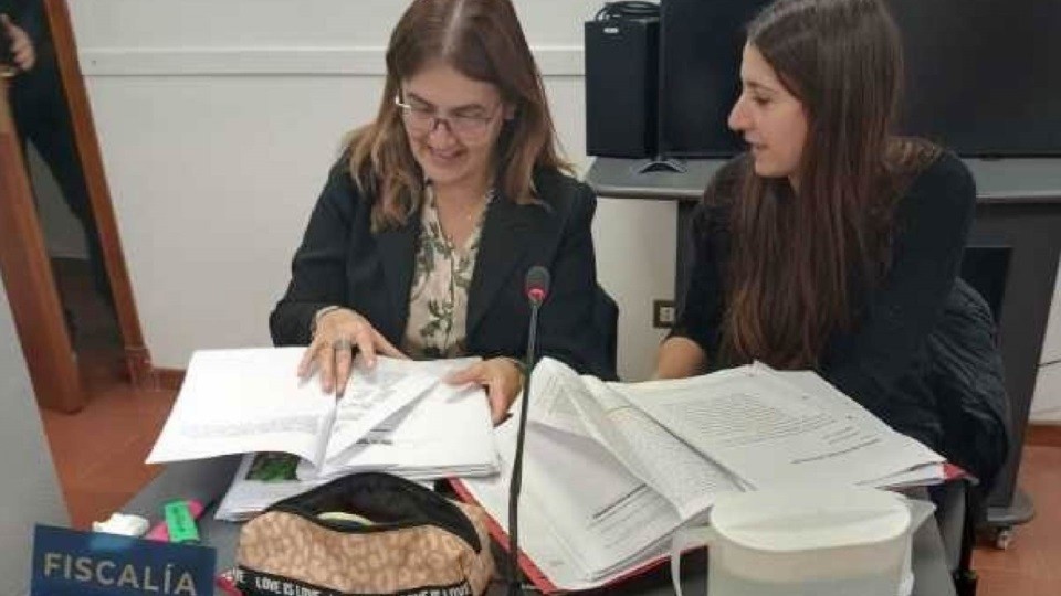 Sarmiento: ¿quién sos vos?, yo te voy a enseñar hijo de puta ¿quieres que te cague un tiro?”.