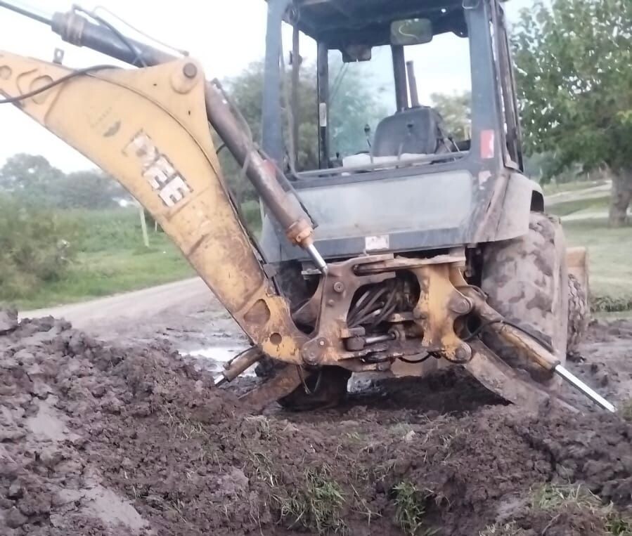 VILLA ÁNGELA: SAMEEP OPTIMIZA EL SERVICIO DE AGUA POTABLE CON OPERATIVOS DE LIMPIEZA Y PURGA DE CAÑERÍAS