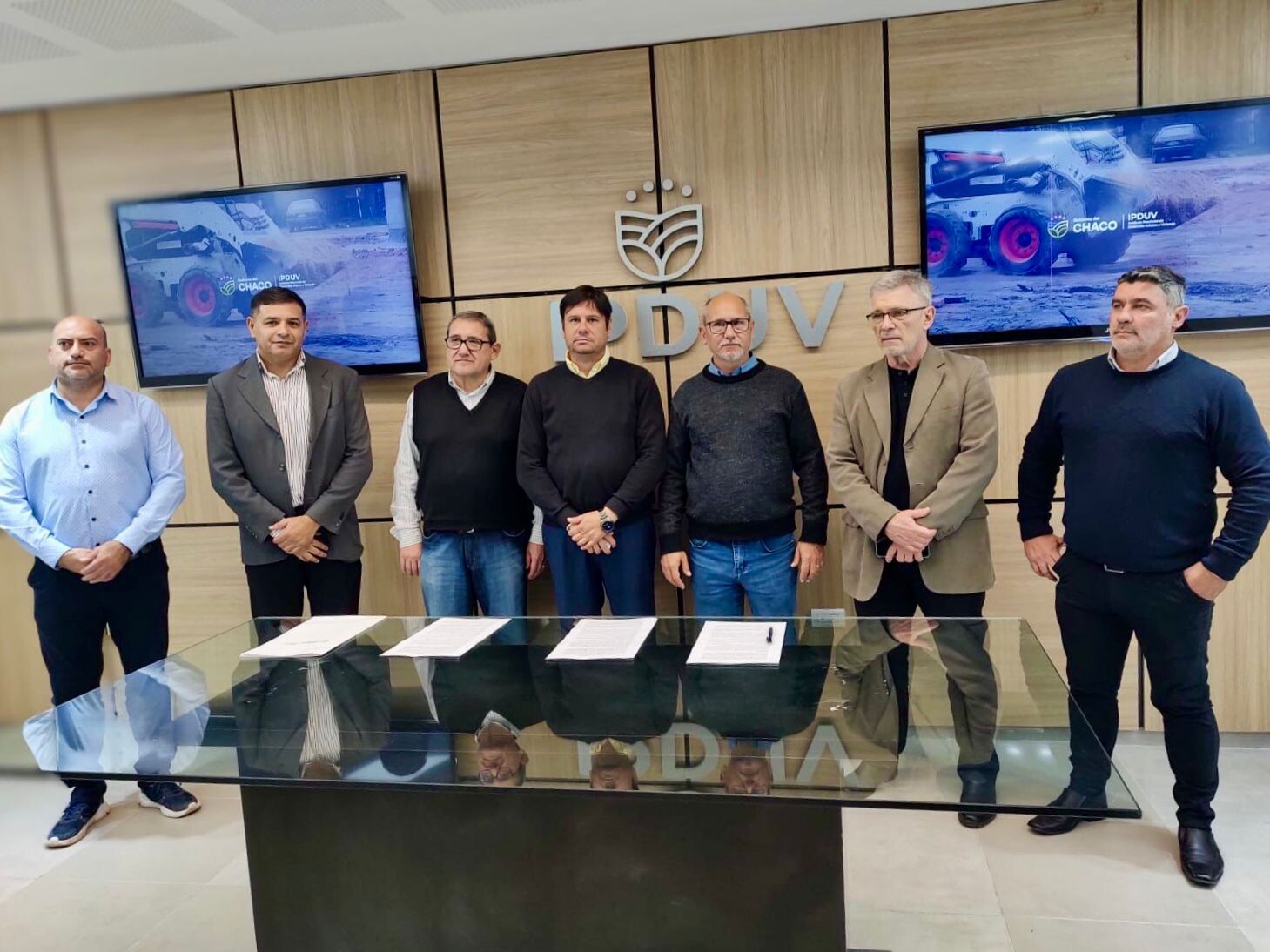 CONVENIO ENTRE EL IPDUV Y EL MUNICIPIO DE QUITILIPI PERMITIRÁ REGULARIZAR 60 VIVIENDAS