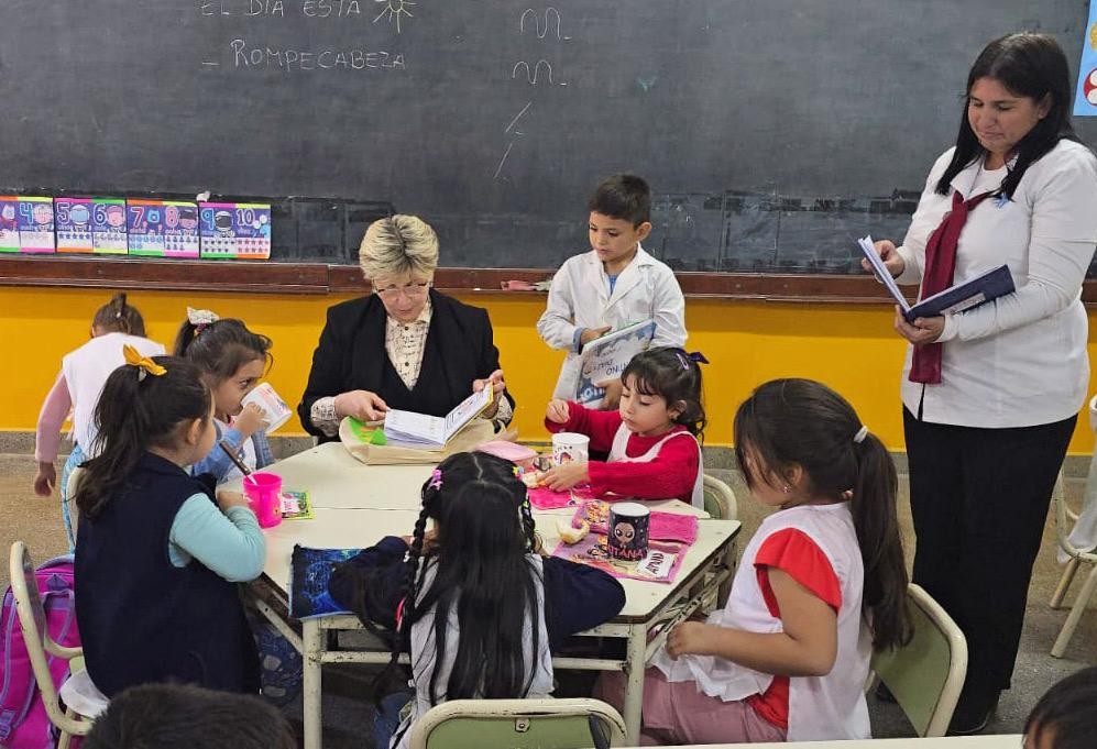 IMPULSO HISTÓRICO A LA LECTURA ESCOLAR: MÁS DE 300 MIL LIBROS DE «APRENDO LEYENDO» YA SON UTILIZADOS EN LAS AULAS CHAQUEÑAS