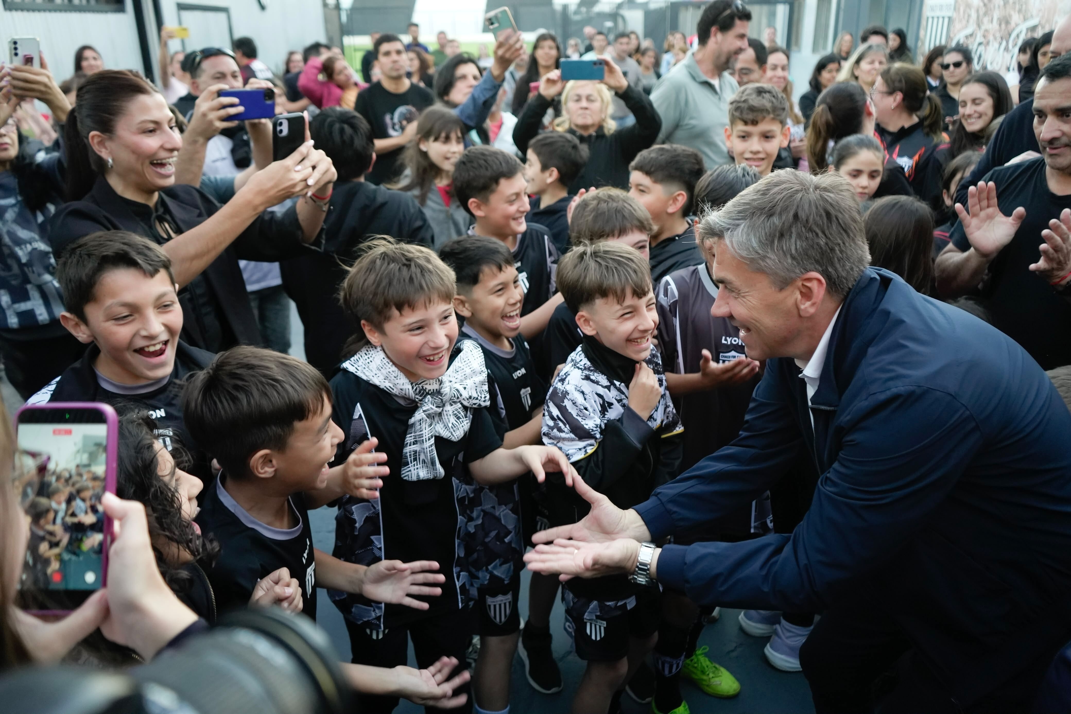 MÁS OBRAS PARA EL DEPORTE: EL GOBERNADOR ZDERO ACOMPAÑA EL CRECIMIENTO DEL CLUB CHACO FOR EVER
