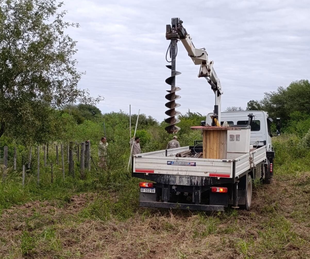 PROGRAMA LUZ RURAL: AVANZAN NUEVAS OBRAS DE ELECTRIFICACIÓN EN PARAJES DE PAMPA DEL INDIO