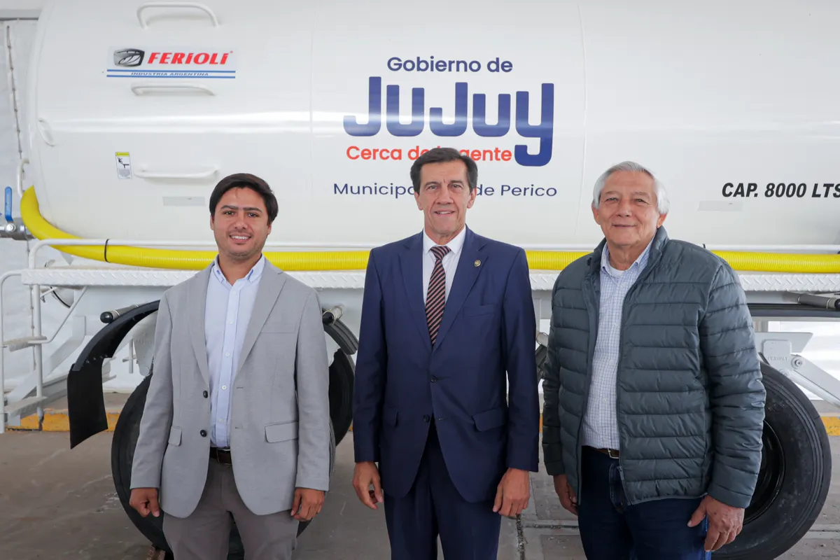 Sadir entregó tanques atmosféricos a los municipios de Perico y Caimancito para fortalecer servicios esenciales