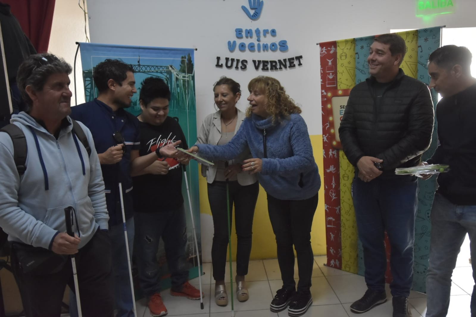 4- ENTREGA DE ELEMENTOS ESCUELA Nº525.jpeg