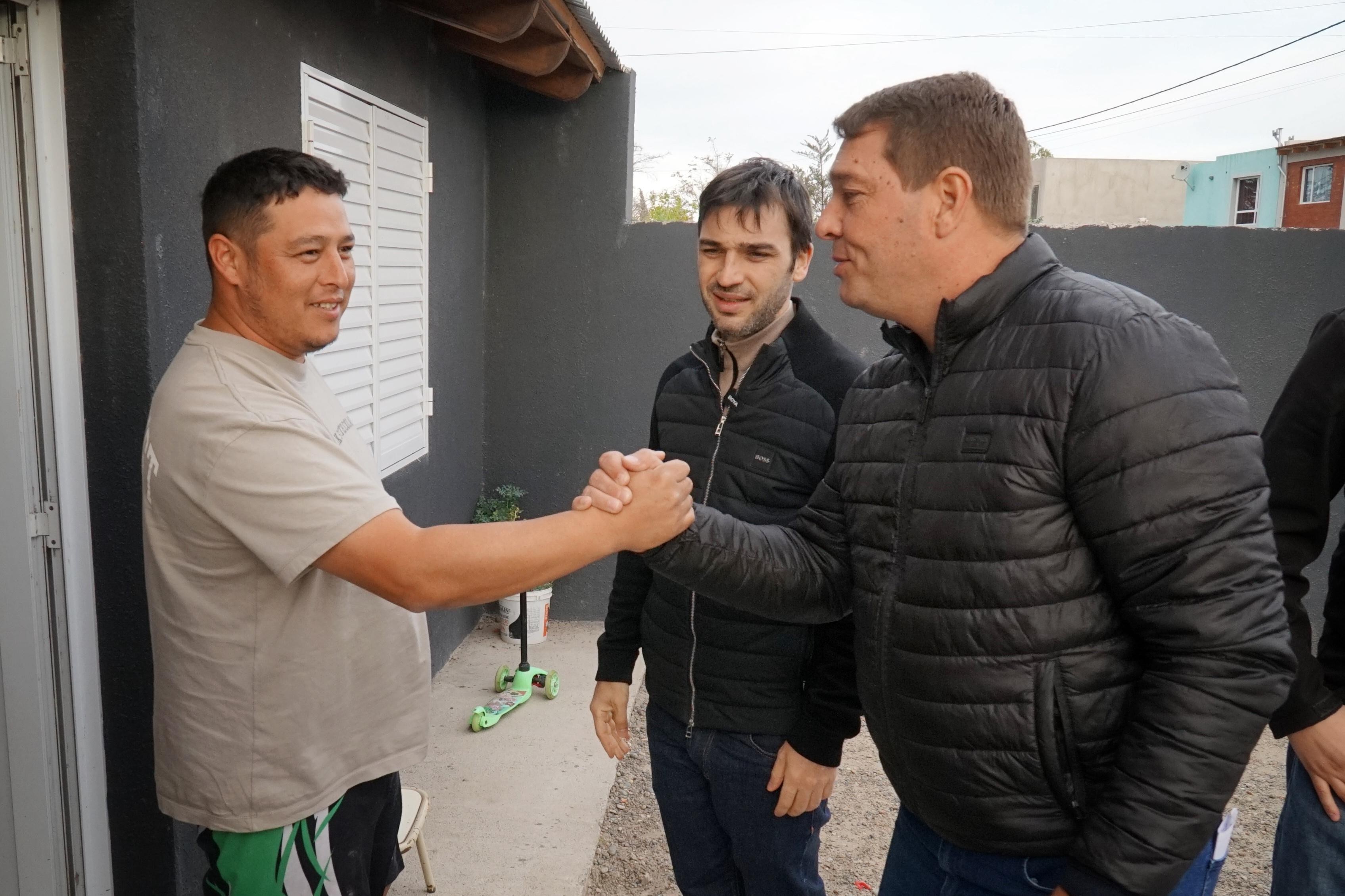 Torres y Biss supervisan la finalización de las obras de gas natural en el barrio Ex Mocara