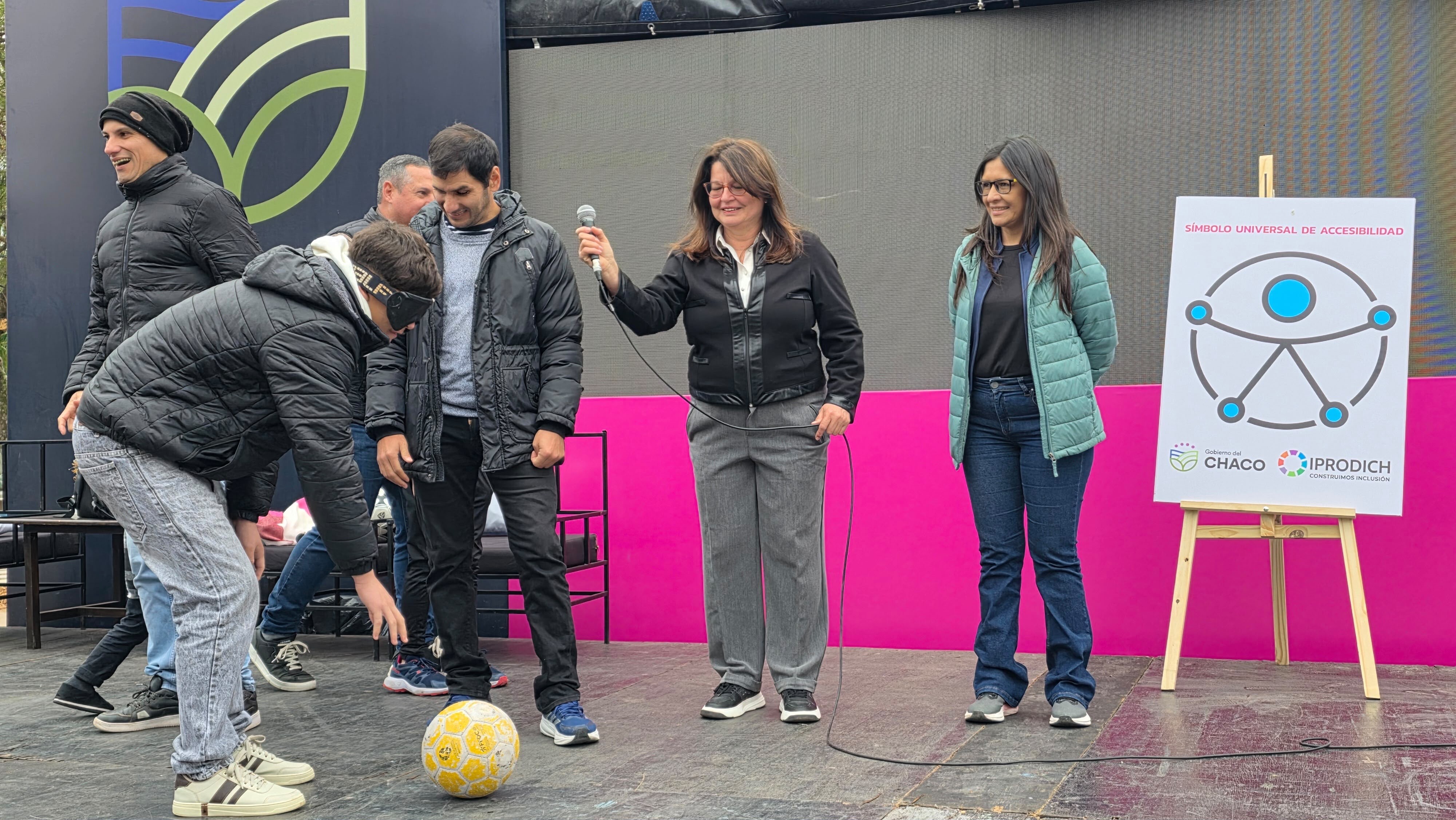 EN LA BIENAL: IPRODICH PROMUEVE LA ACCESIBILIDAD, LA INCLUSIÓN CON CAA Y FÚTBOL PARA CIEGOS