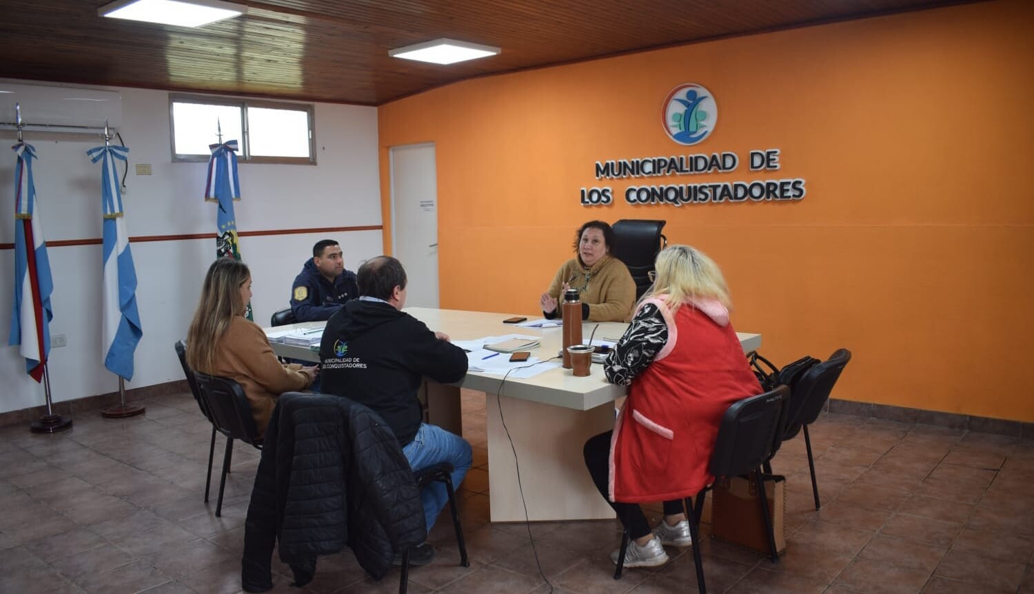 Planifican estrategias para mejorar el tránsito y control de animales en Los Conquistadores