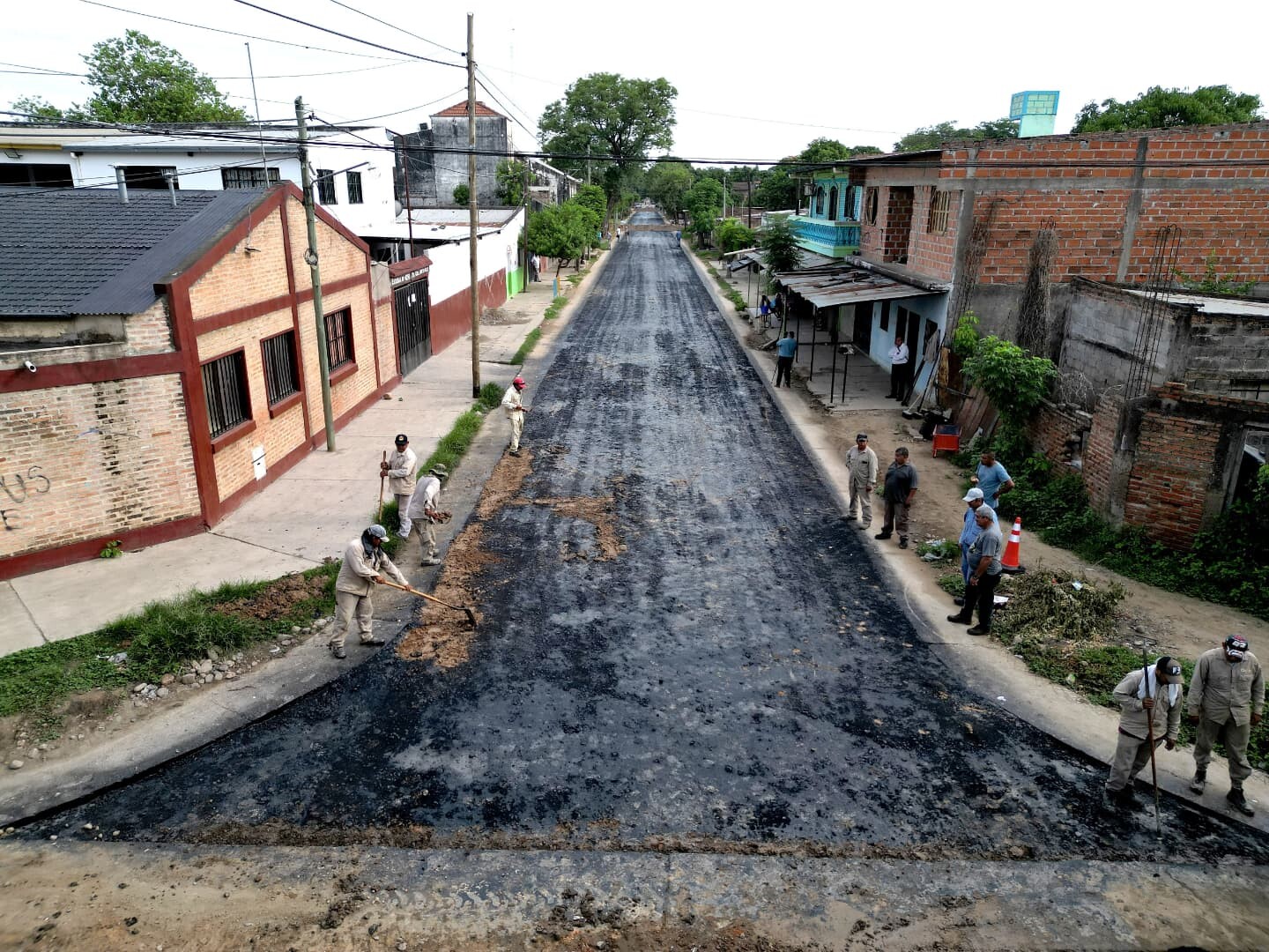 Dio inicio la pavimentación de dos cuadras en la zona del barrio Aeroparque