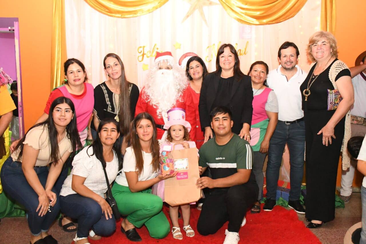 TRES ISLETAS: CON DIVERTIDAS CANCIONES, REGALOS Y ENTREGA DE CARPETAS SE REALIZÓ EL CIERRE DE ACTIVIDADES DE LA GUARDERÍA MUNICIPAL