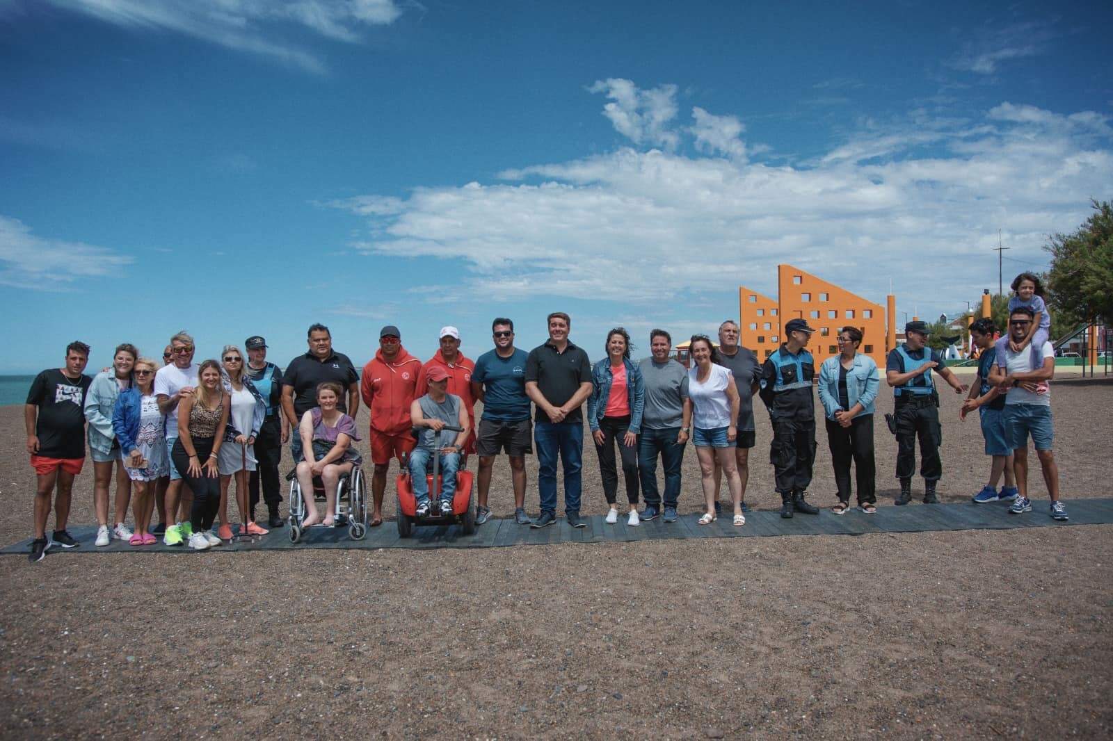 472624080_1024632773018908_7452877383752535868_n.jpg Playa Unión inauguró su primera pasarela adaptada sustentable