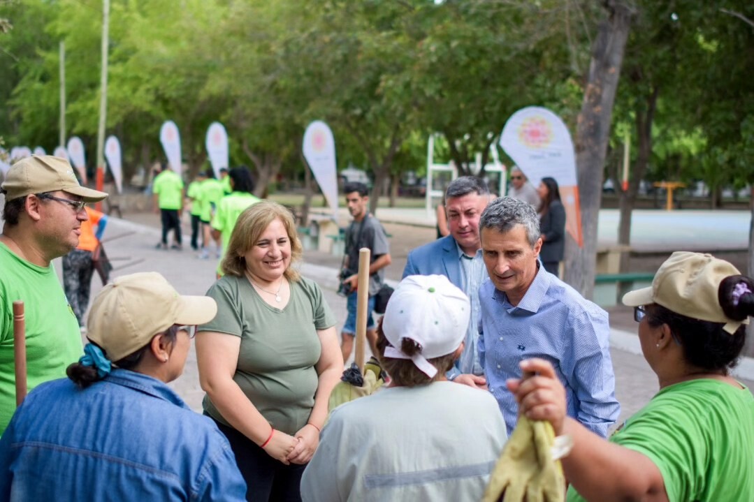 La intendenta Analia Becerra de San Martin junto al Ministro de Familia y Desarrollo Humano de la Provincia,  Carlos Platero, visitaron el  camping municipal.