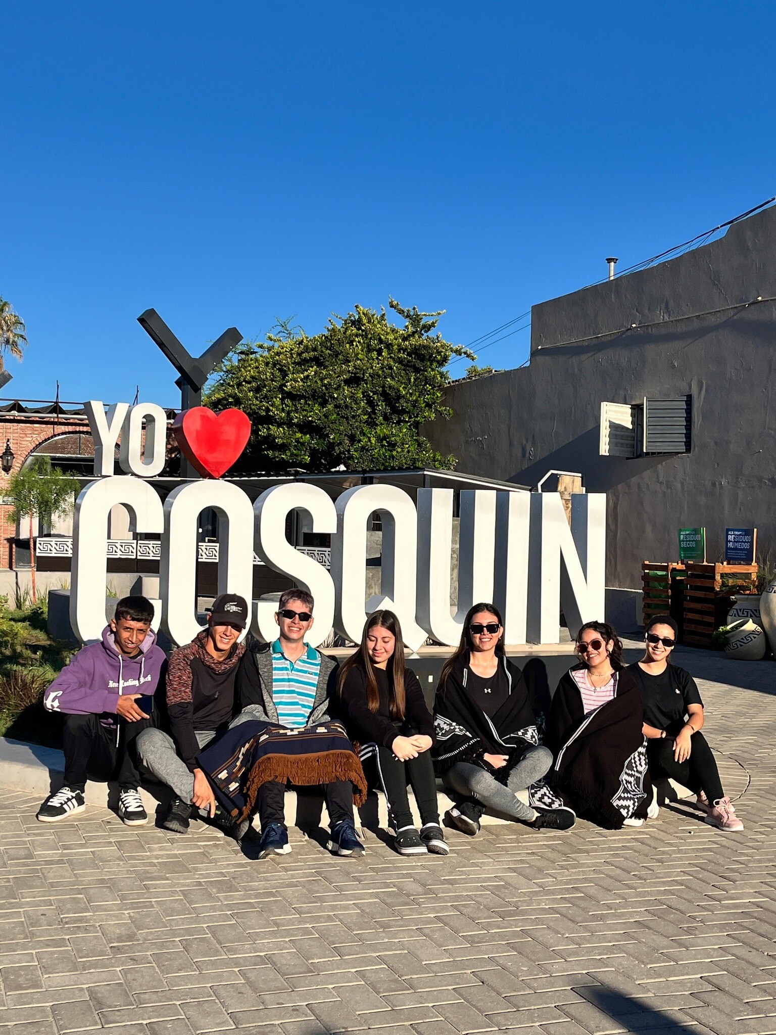 RECIBIMOS A LA ESCUELA DE FOLCLORE CORAZÓN TRESISLETENSE TRAS SU PASO POR COSQUIN