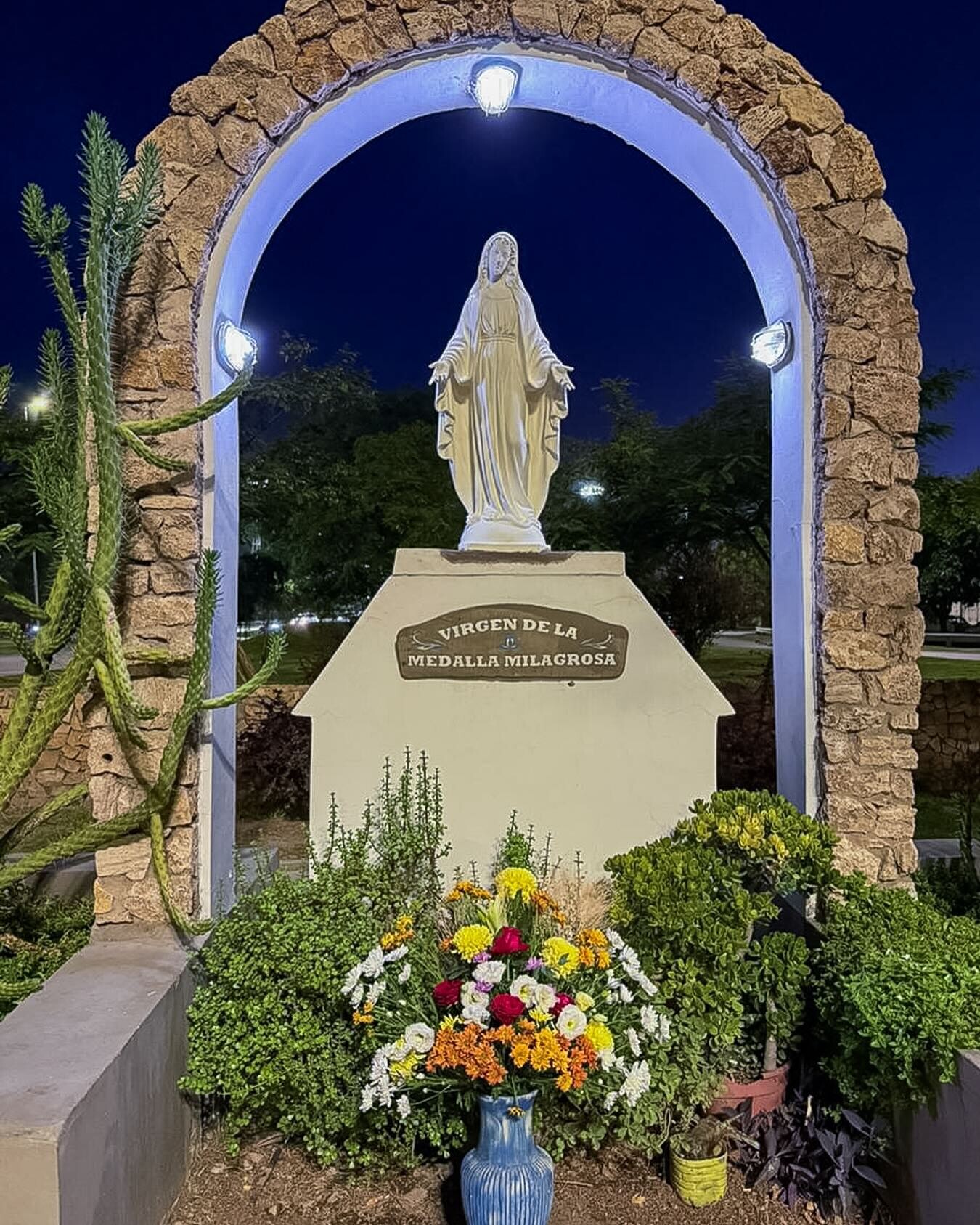 Luego de que fuese dañada, el municipio de la Ciudad de San Juan restituyo la imagen de la Virgen de la Medalla Milagrosa