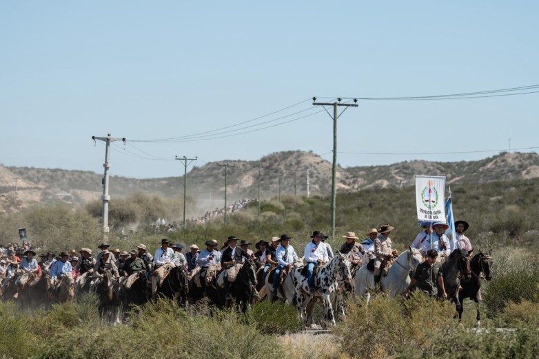 47a4d74703fa26895309f1c6fb4b2837_L.jpg La multitudinaria Cabalgata de la Fe llegó a la Difunta Correa y estrenó un predio completamente renovado