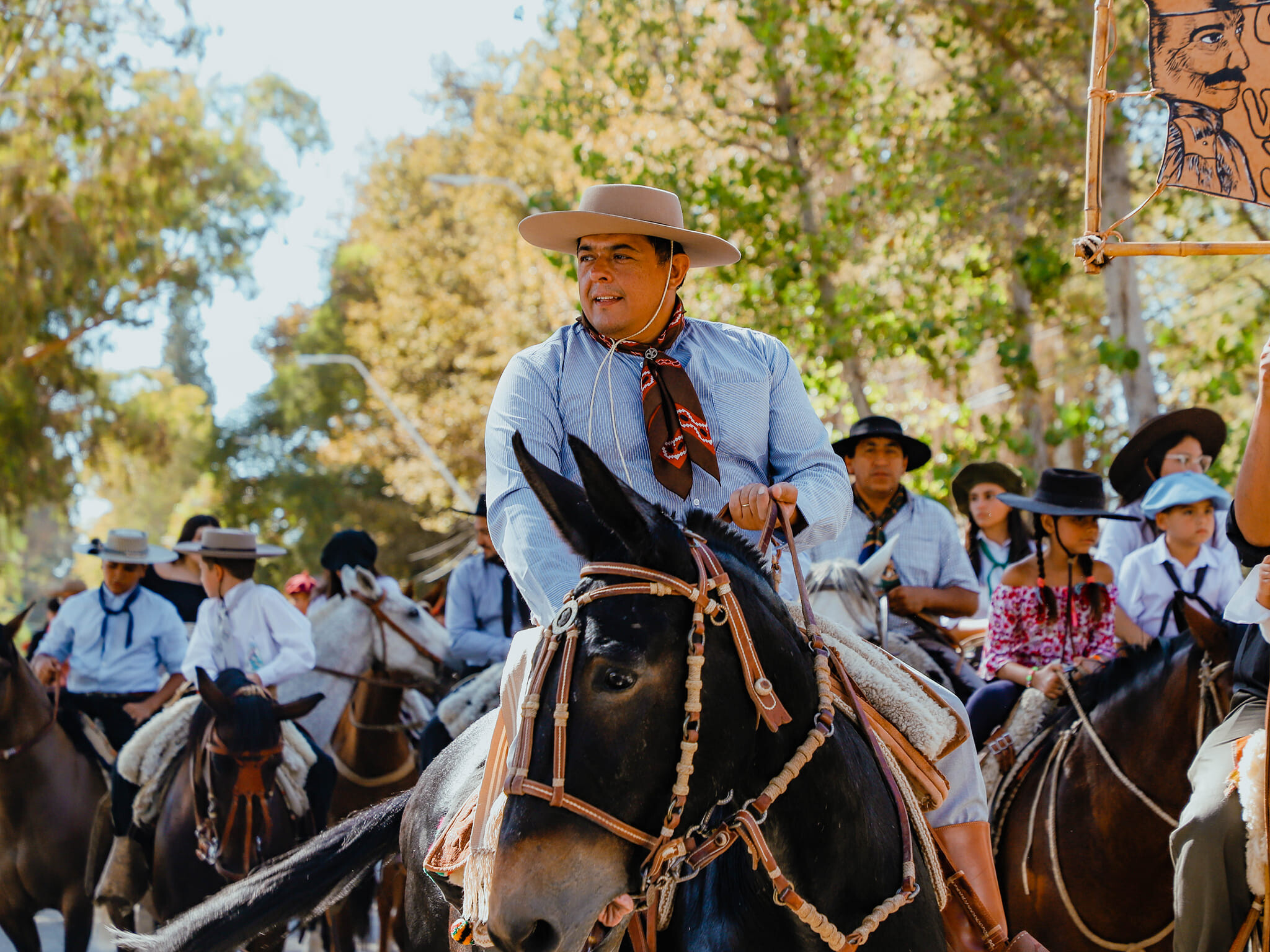 El intendente de Jachal, Matías Espejo, participo junto a los pequeños  del departamento que cabalgaron con el corazón gaucho en la 11ª edición de la Cabalgata de los Niños