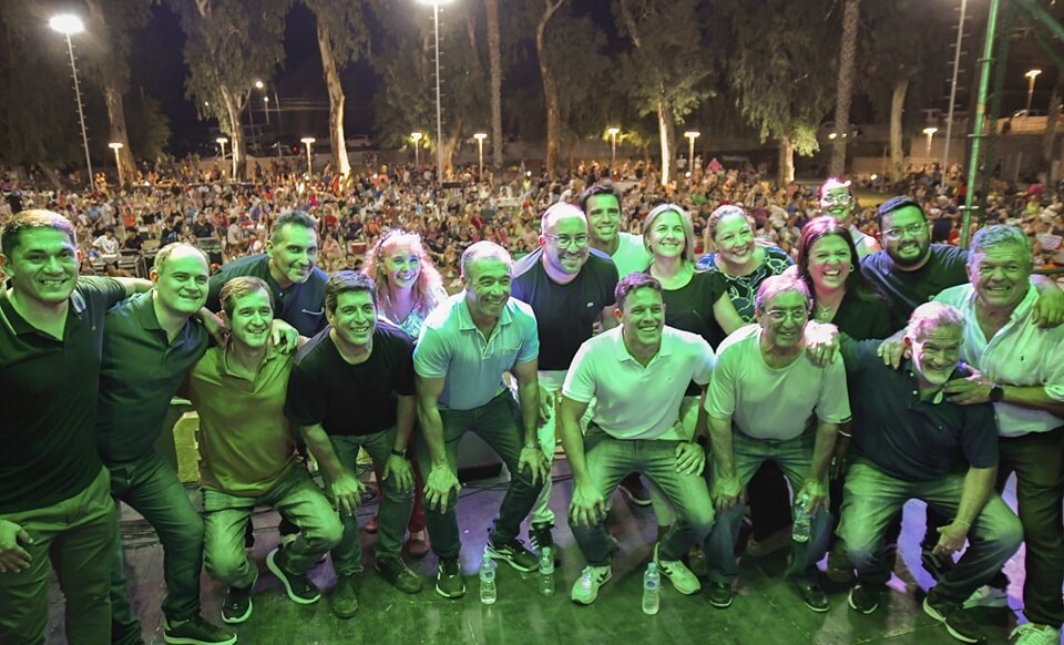 Junto al vicegobernador Fabián Martín y el Ministro de Turismo, Cultura y Deporte Guido Romero, el intendente Sergio Miodowsky hizo el  gran cierre de las Tardecitas de Verano en Rivadavia