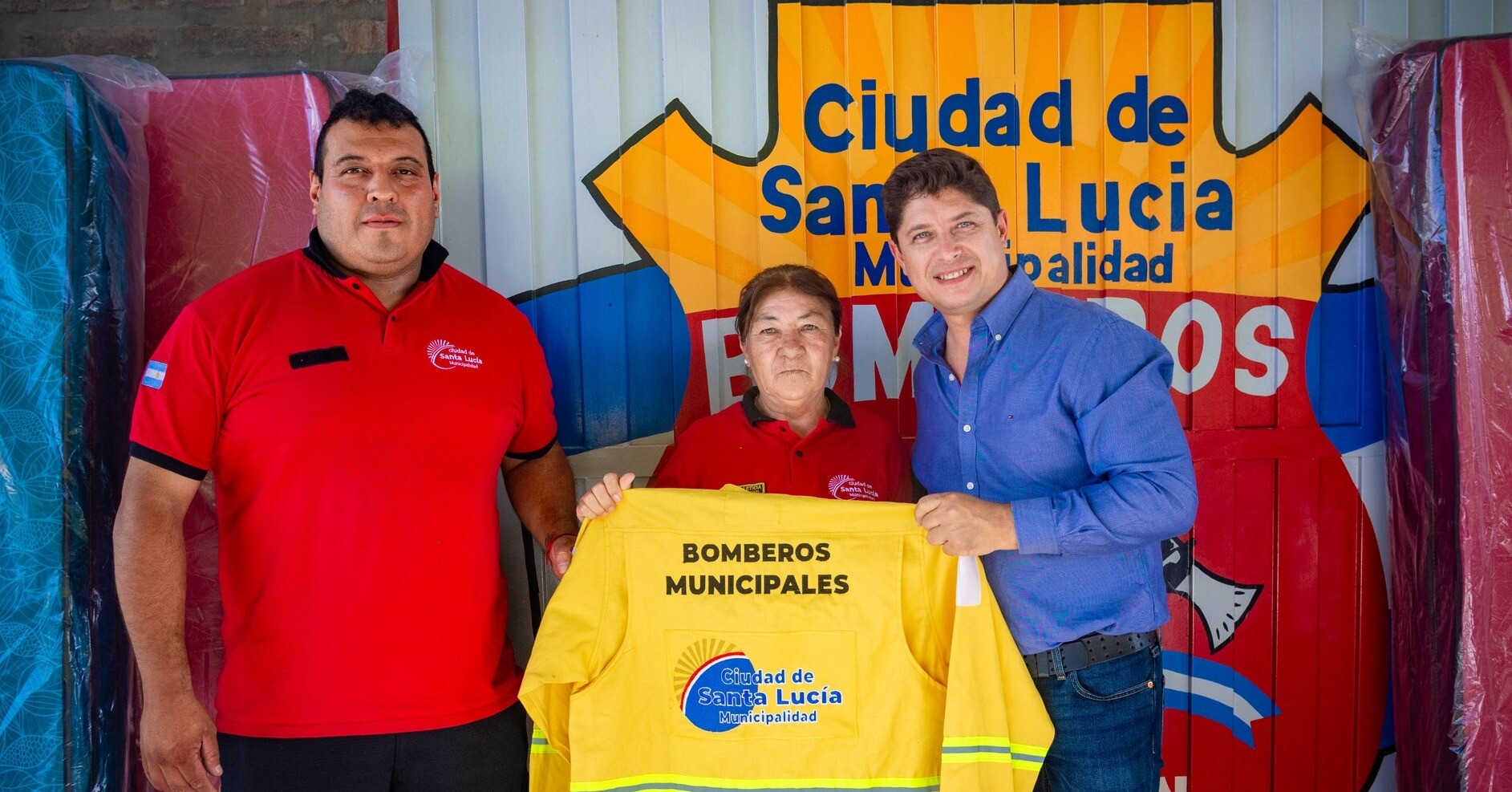 El intendente de Santa Lucia, Juan José Orrego celebro juntos a  sus integrantes un nuevo  Aniversario de los Bomberos Municipales