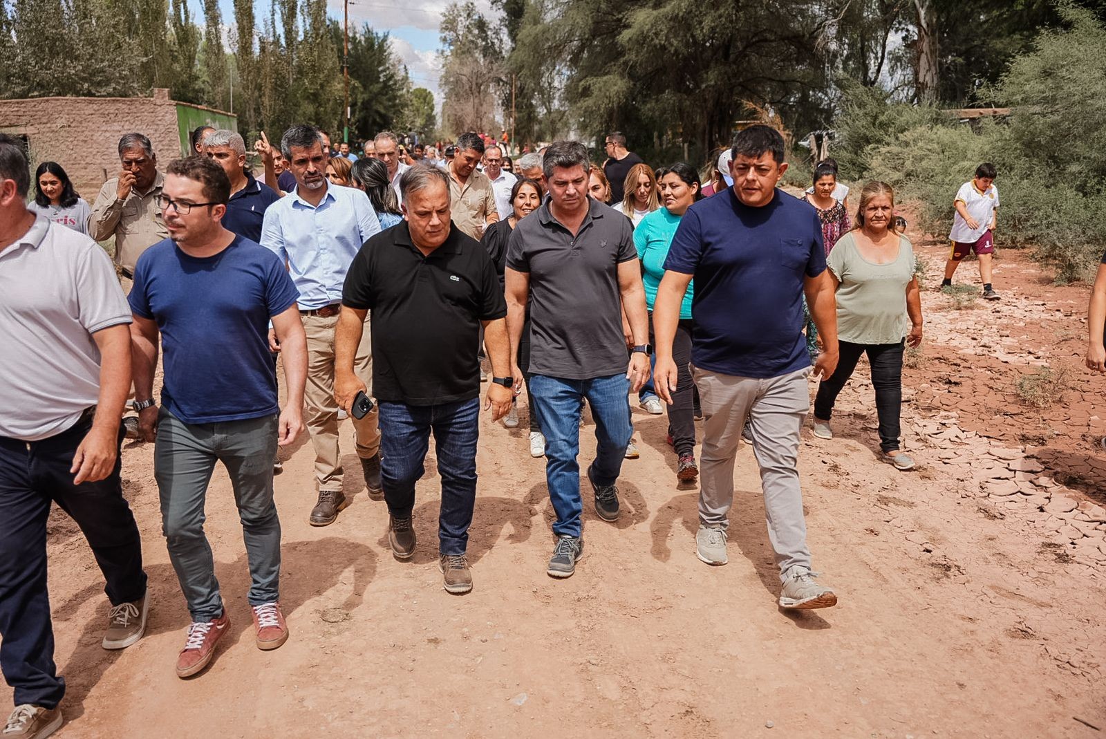 El gobernador Orrego recorrió las zonas afectadas por el temporal en Jáchal y ante los vecinos afectados señalo que  “ siempre voy a estar cerca de la gente, sobre todo en los momentos más delicados”