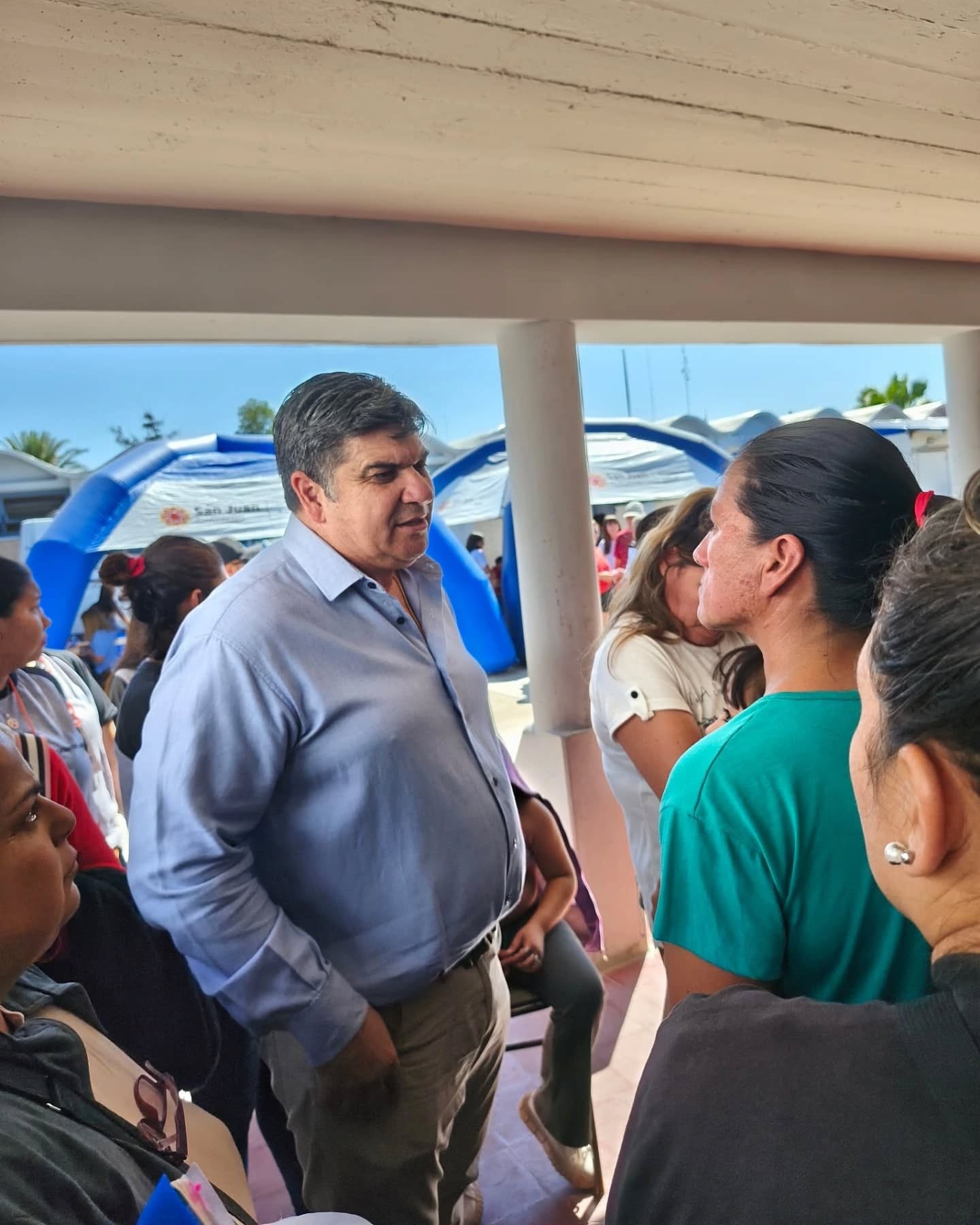 Todos los Ministerios de la provincia se hicieron presente en el primer operativo integral desarrollado en Sarmiento.