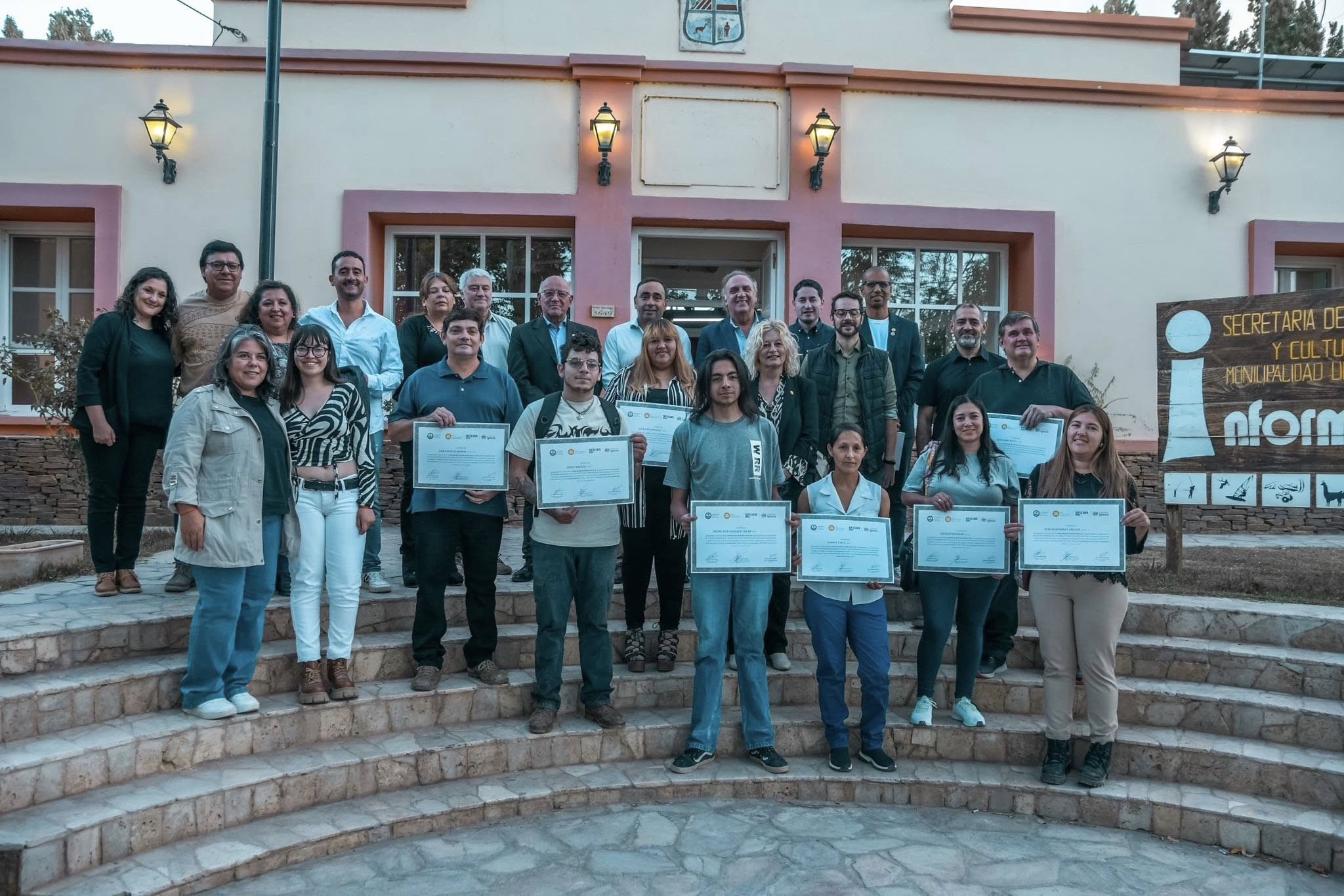 El intendente de Iglesia,Jorge Espejo,participo de la entrega de certificados a quienes finalizaron el Curso de Operador de Maquinaria CNC.