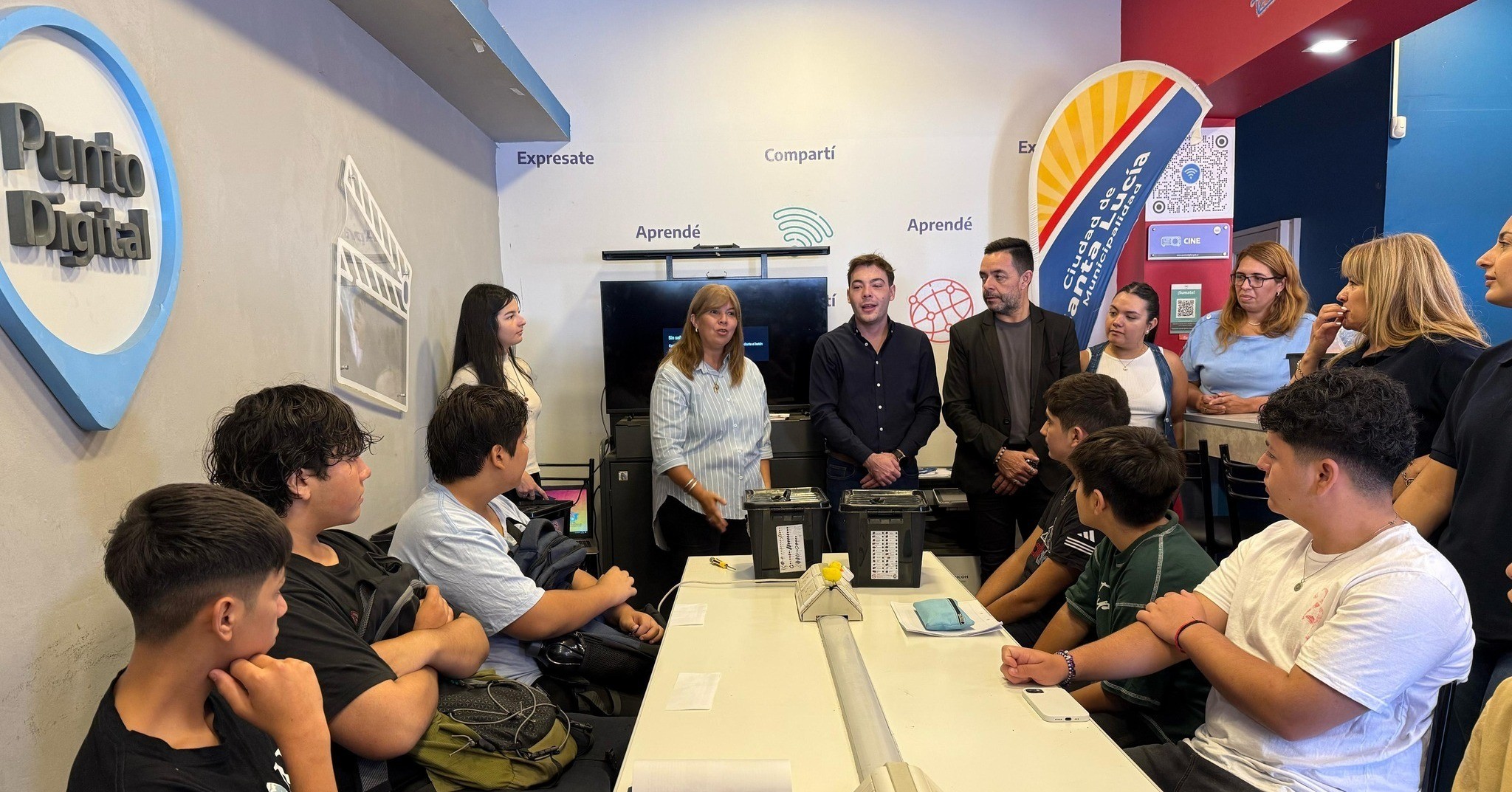 Con gran exitos culmino  el primer taller de robótica realizado en la Casa del Futuro del  Área Juventud de Santa Lucia.