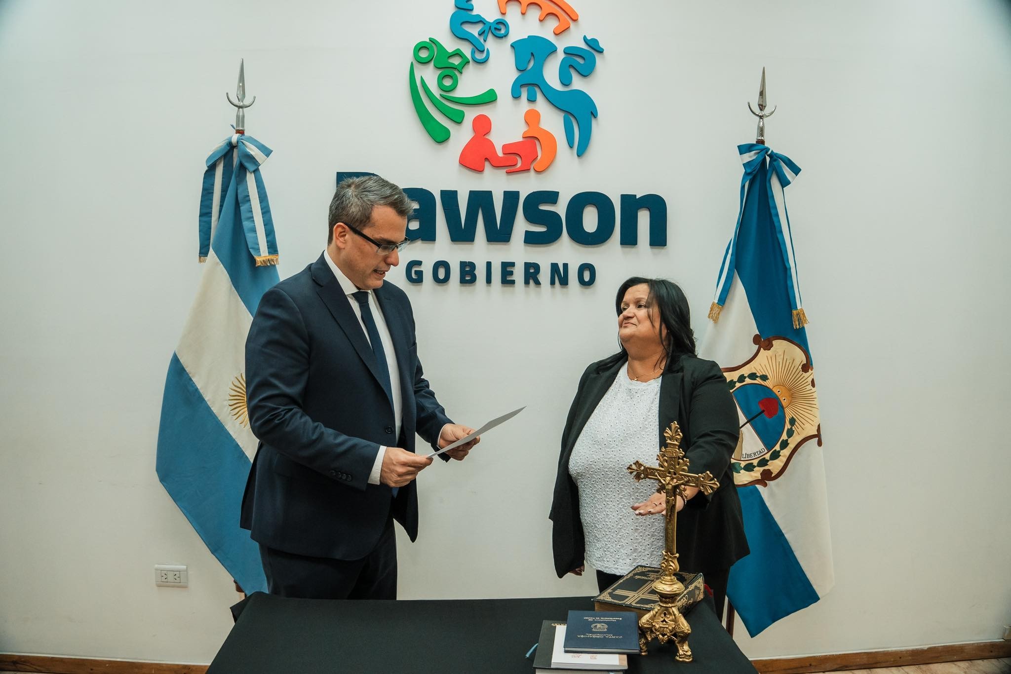 El intendente de Rawson,Carlos Munisaga, tomo juramento a la nueva Secretaria de Desarrollo Humano Integral.